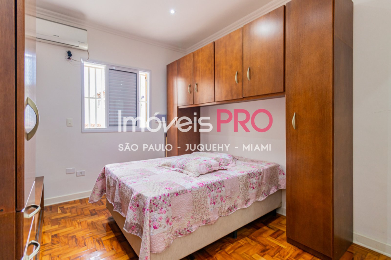 Foto :: https://assets.imoveispro.com.br/thumb/IP40452/casa-venda-saude_IP40452_23_1920x1080.jpg?