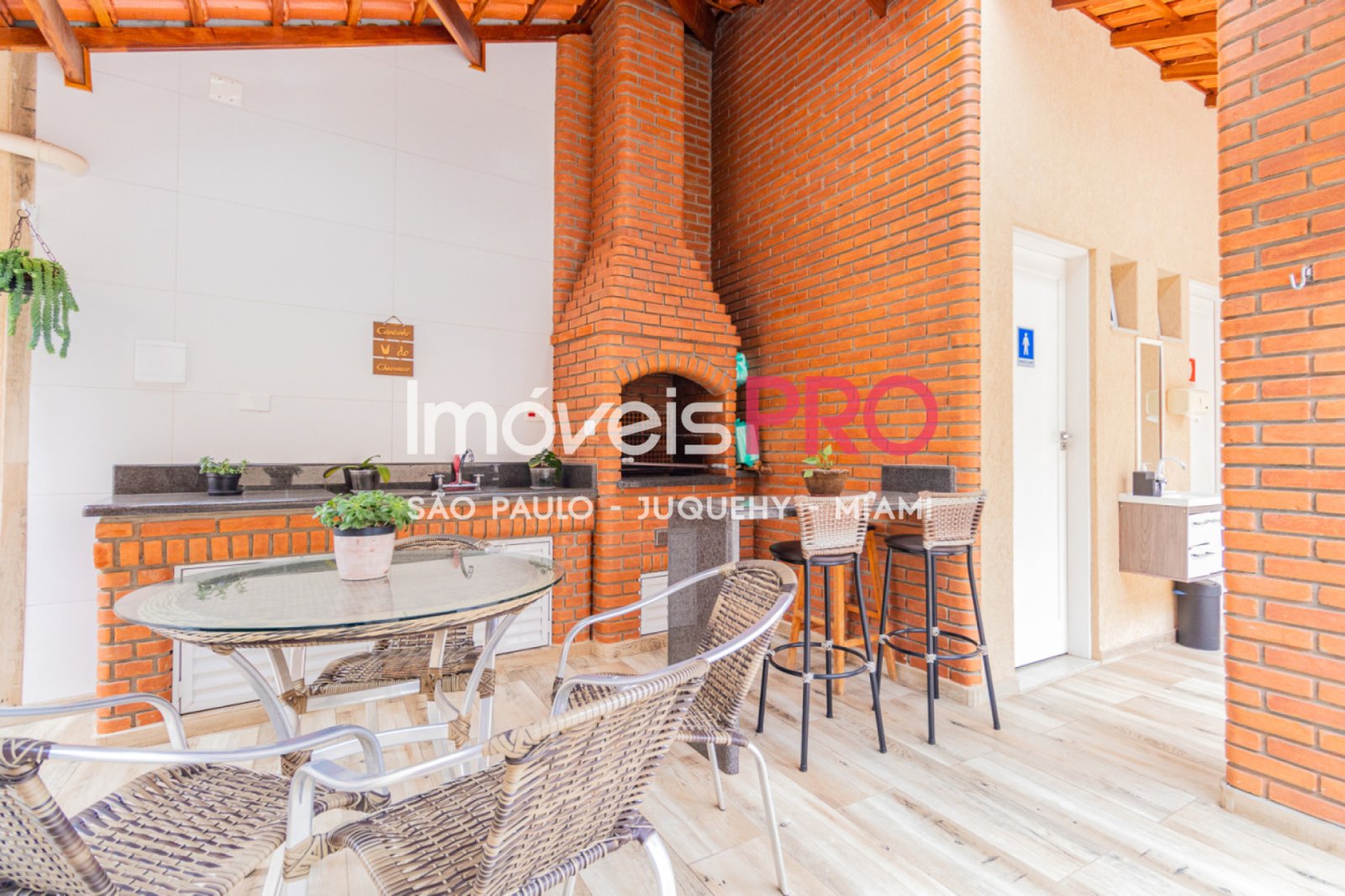 Foto :: https://assets.imoveispro.com.br/thumb/IP40452/casa-venda-saude_IP40452_35_1920x1080.jpg?