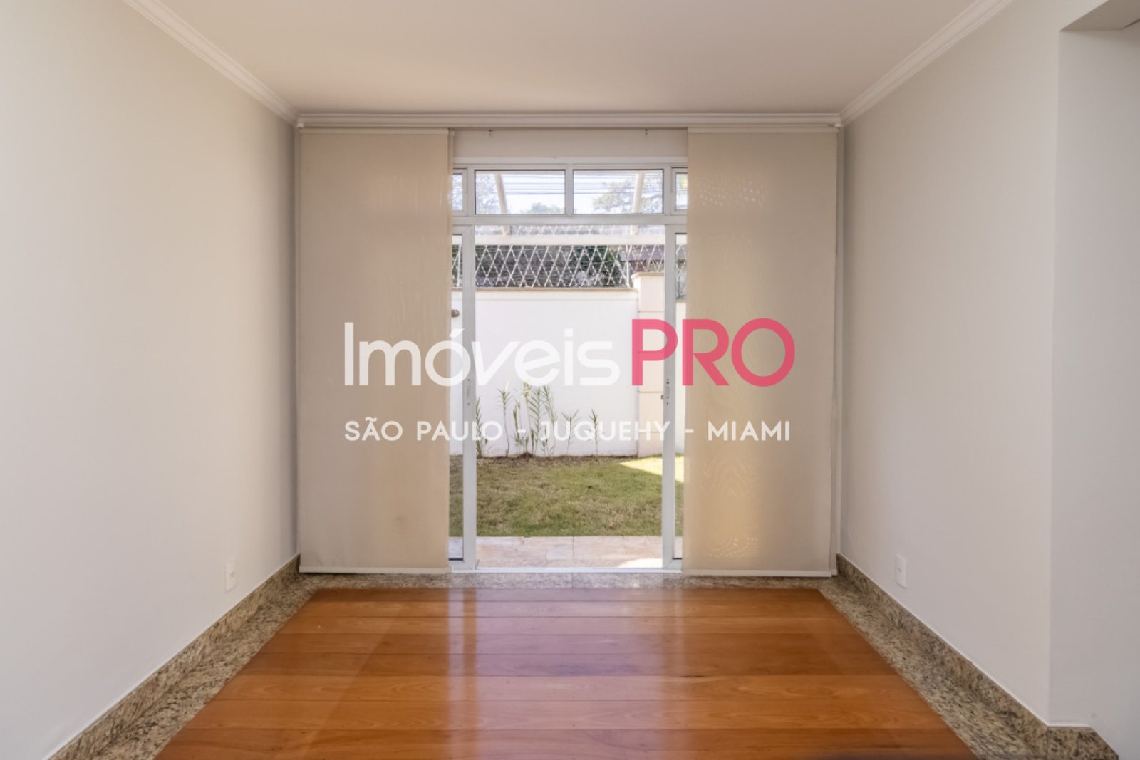Foto :: IP40465