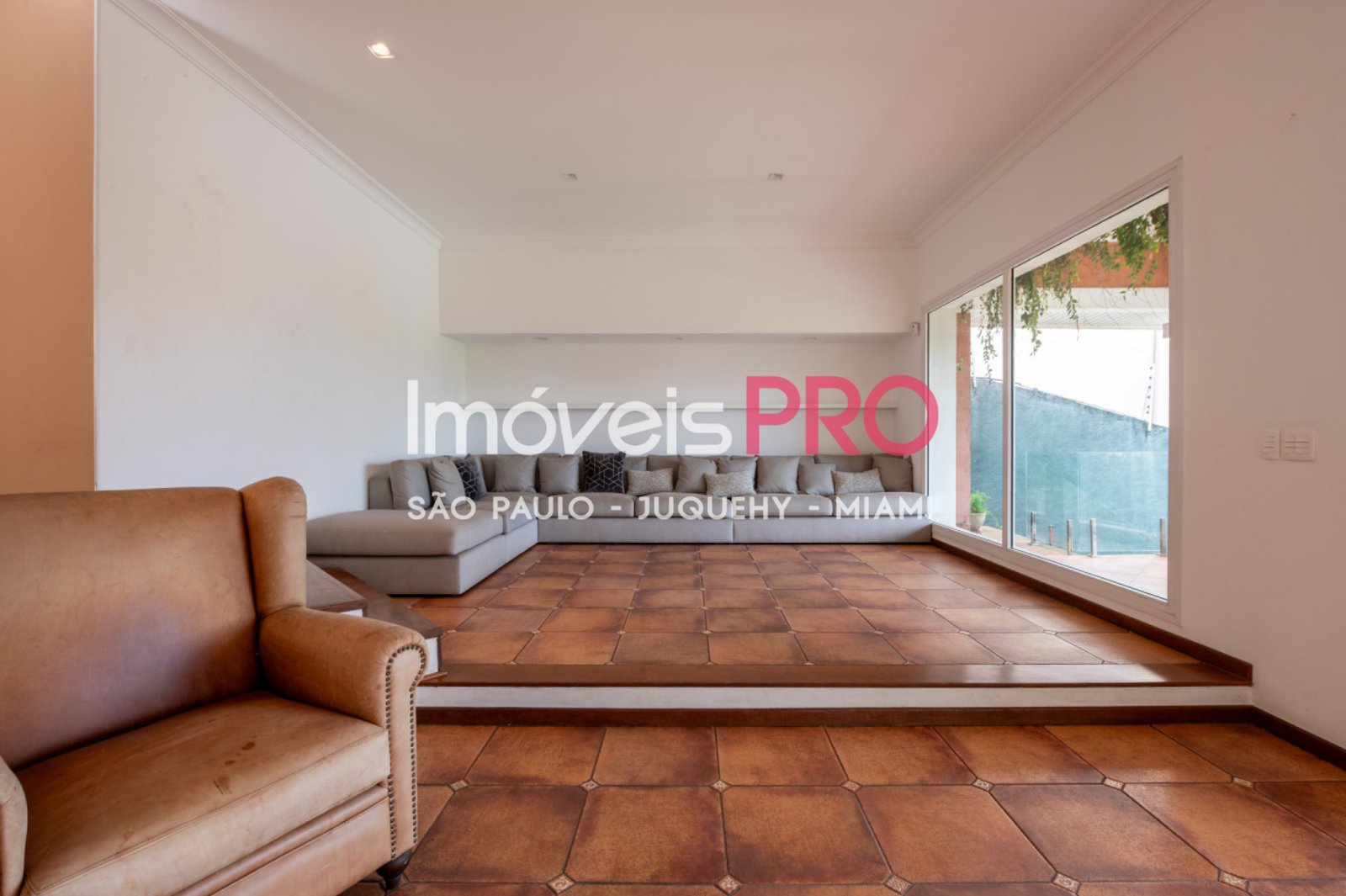 Foto :: https://assets.imoveispro.com.br/thumb/IP40482/sobrado-venda-jardim-leonor_IP40482_17_1920x1080.jpg?
