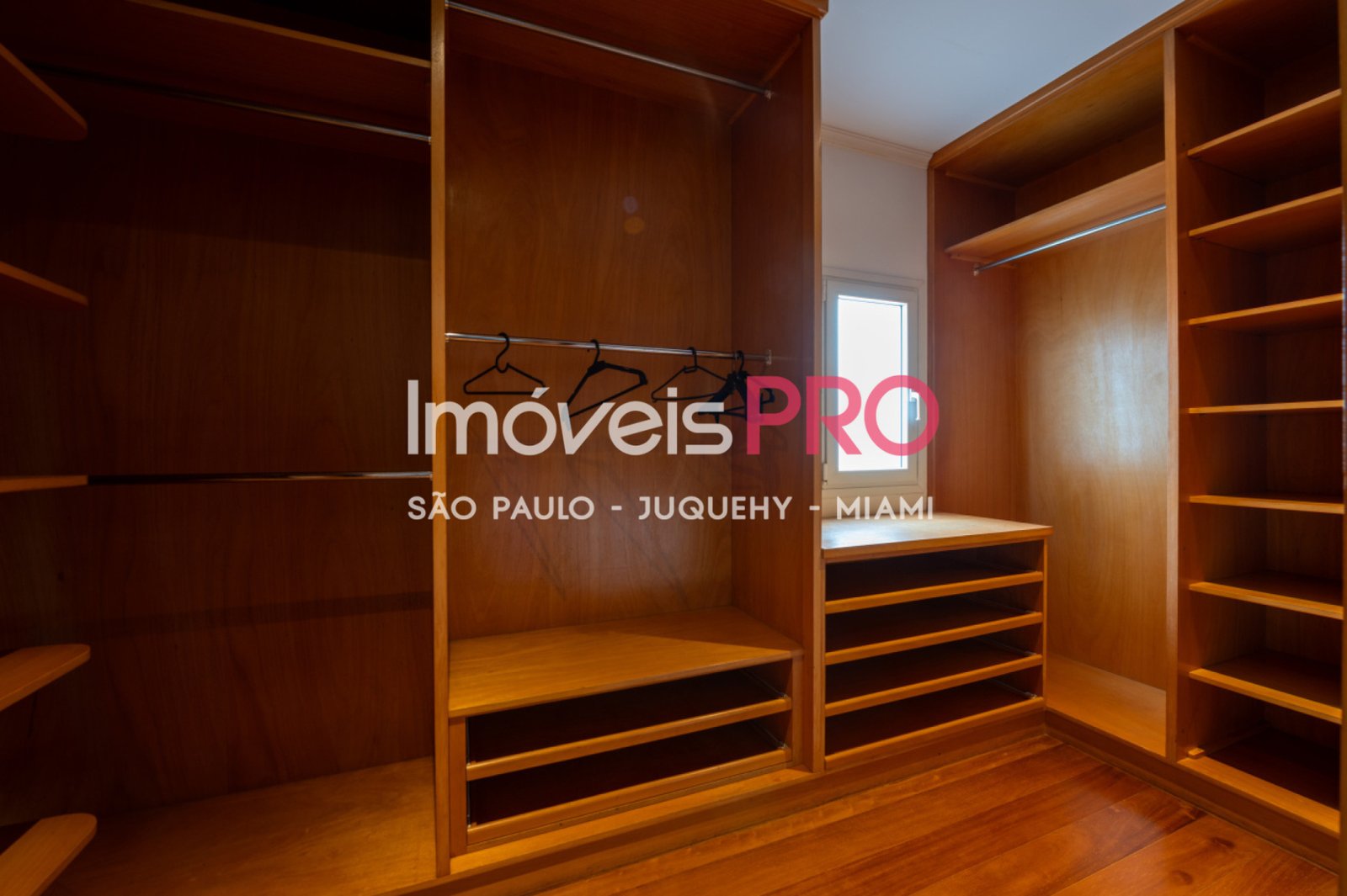 Foto :: IP40482