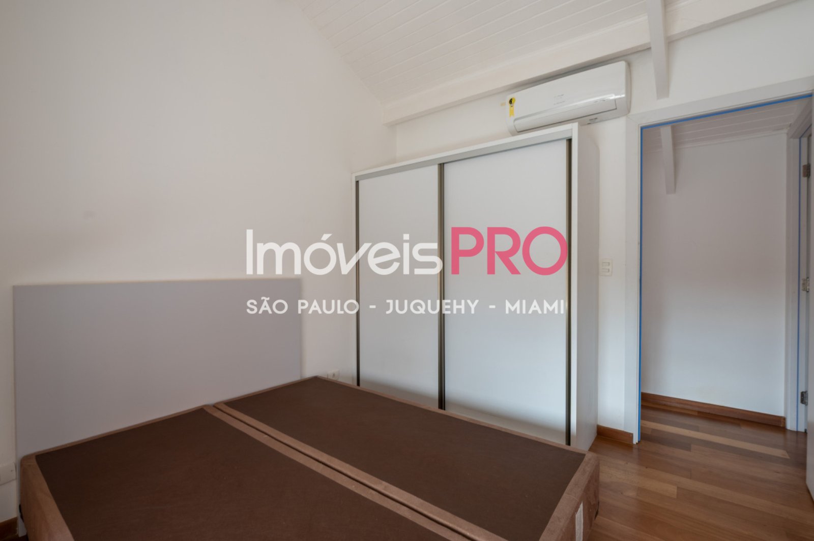 Foto :: IP40482