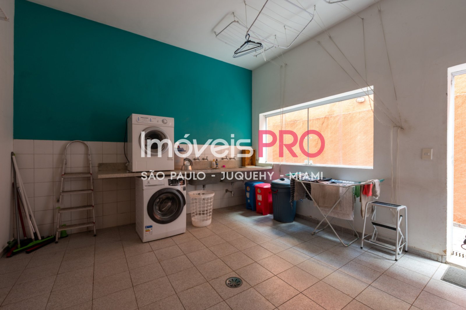 Foto :: https://assets.imoveispro.com.br/thumb/IP40482/sobrado-venda-jardim-leonor_IP40482_47_1920x1080.jpg?