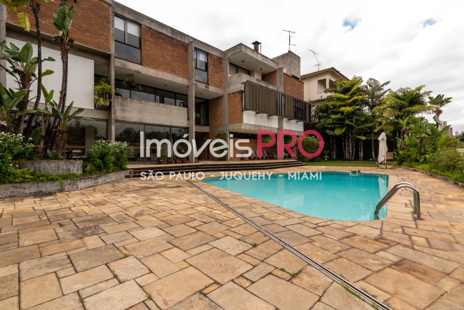 Foto :: https://assets.imoveispro.com.br/thumb/IP40484/casa-venda-pacaembu_IP40484_35_1920x1080.jpg?