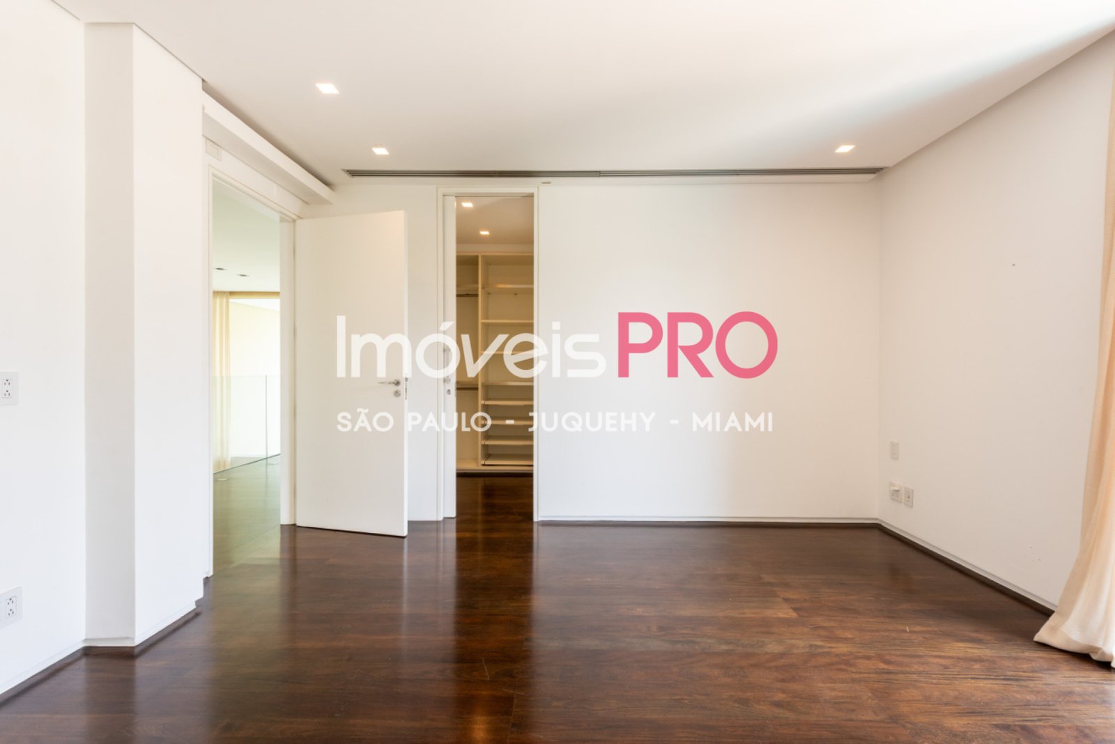 Foto :: https://assets.imoveispro.com.br/thumb/IP40485/casa-venda-vila-nova-conceicao_IP40485_41_1920x1080.jpg?