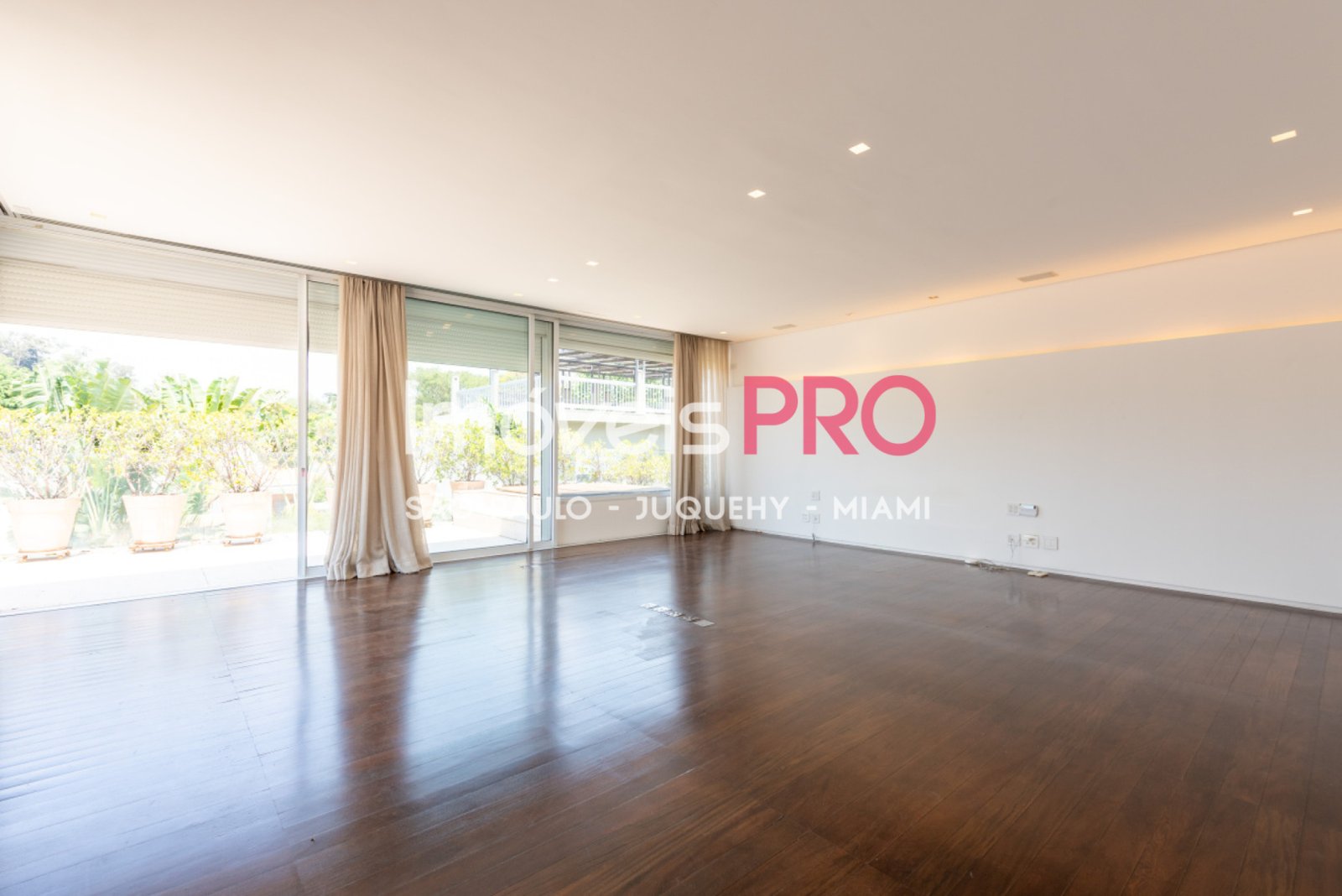 Foto :: https://assets.imoveispro.com.br/thumb/IP40485/casa-venda-vila-nova-conceicao_IP40485_47_1920x1080.jpg?