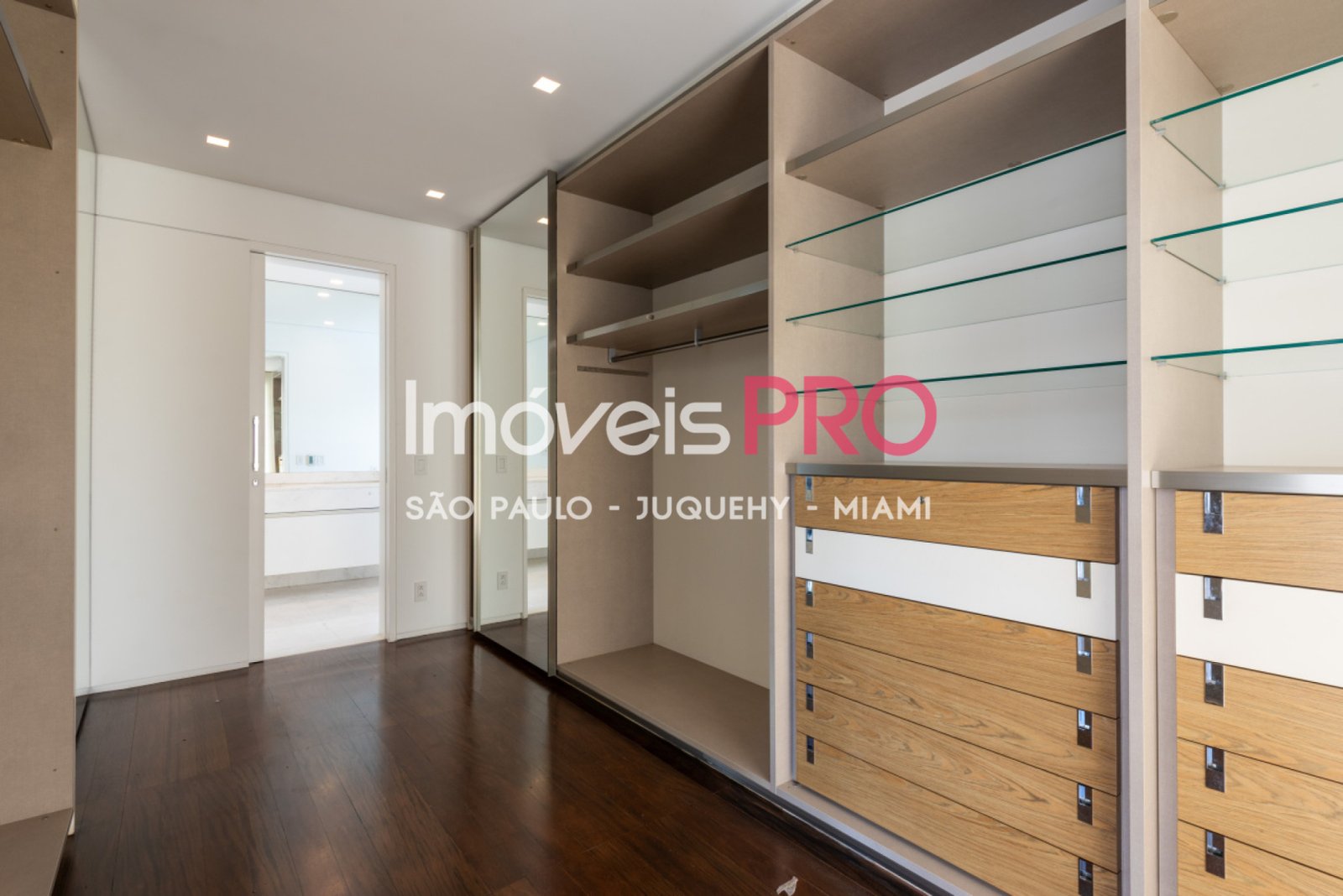 Foto :: https://assets.imoveispro.com.br/thumb/IP40485/casa-venda-vila-nova-conceicao_IP40485_53_1920x1080.jpg?