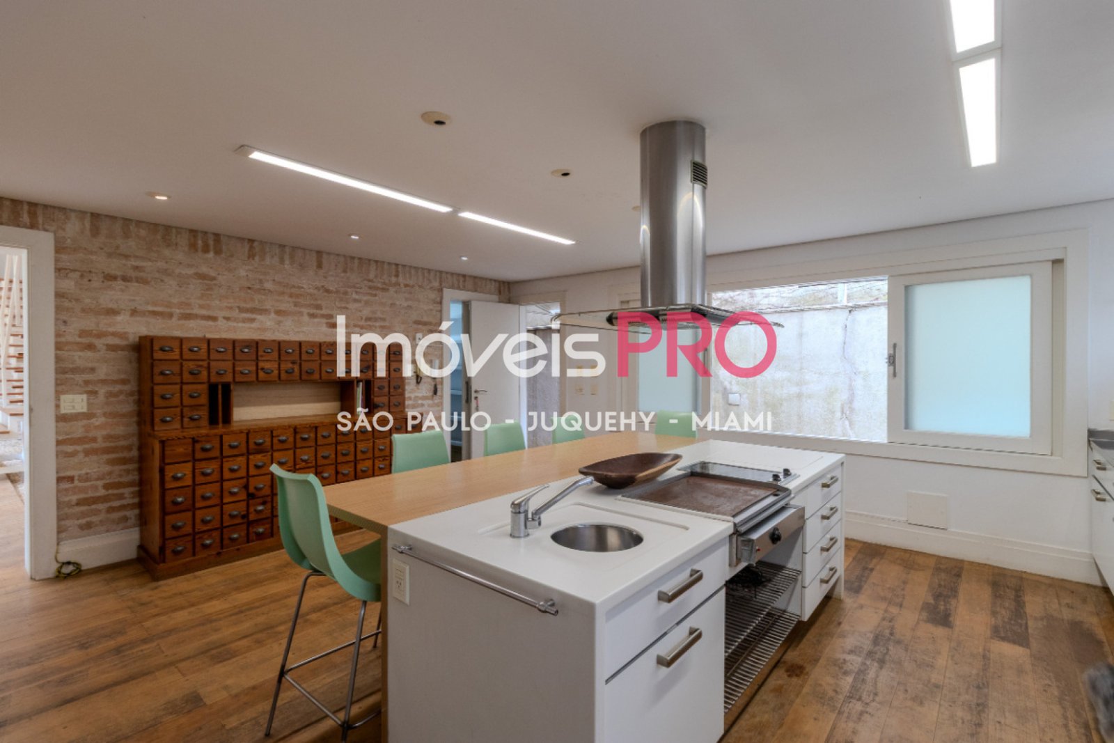 Foto :: https://assets.imoveispro.com.br/thumb/IP40493/casa-venda-chacara-santo-antonio-zona-sul_IP40493_11_1920x1080.jpg?