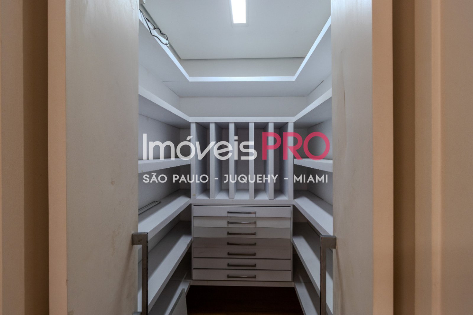 Foto :: IP40493