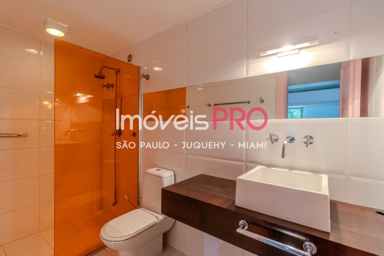Foto :: https://assets.imoveispro.com.br/thumb/IP40493/casa-venda-chacara-santo-antonio-zona-sul_IP40493_35_1920x1080.jpg?