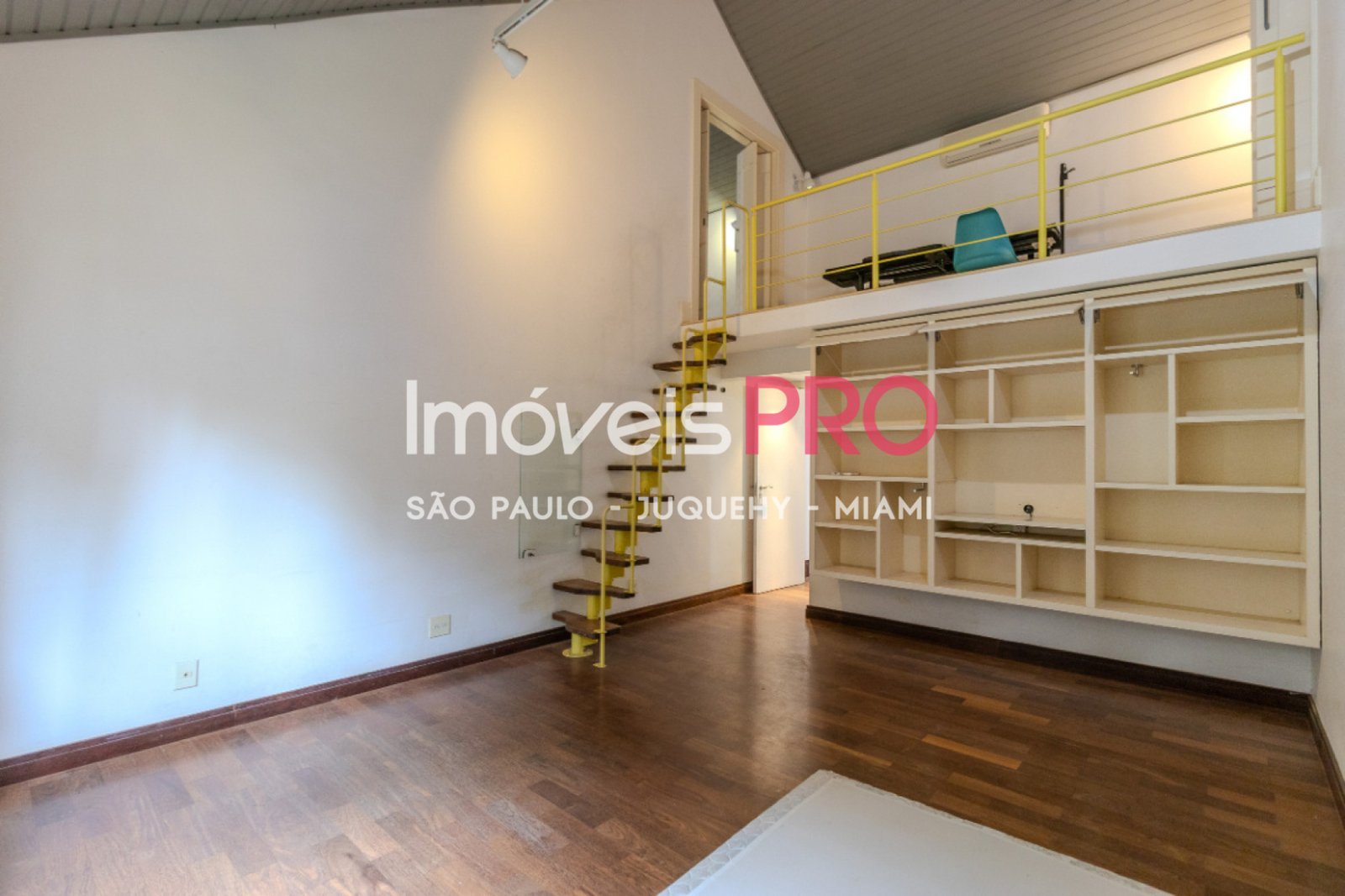 Foto :: IP40493