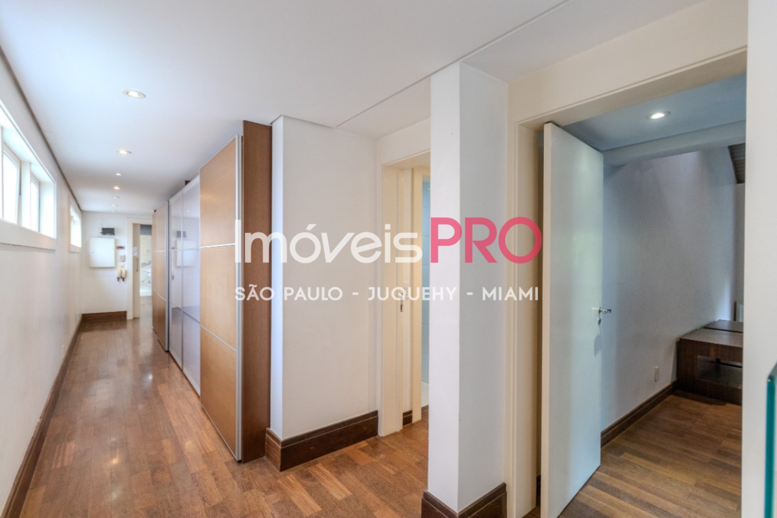 Foto :: https://assets.imoveispro.com.br/thumb/IP40493/casa-venda-chacara-santo-antonio-zona-sul_IP40493_41_1920x1080.jpg?