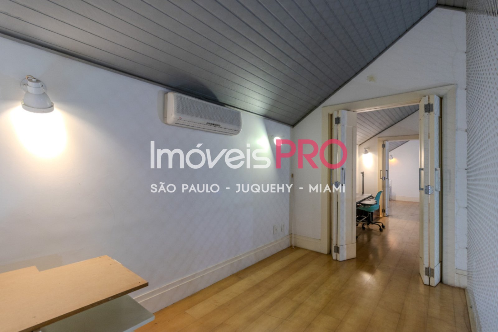 Foto :: IP40493