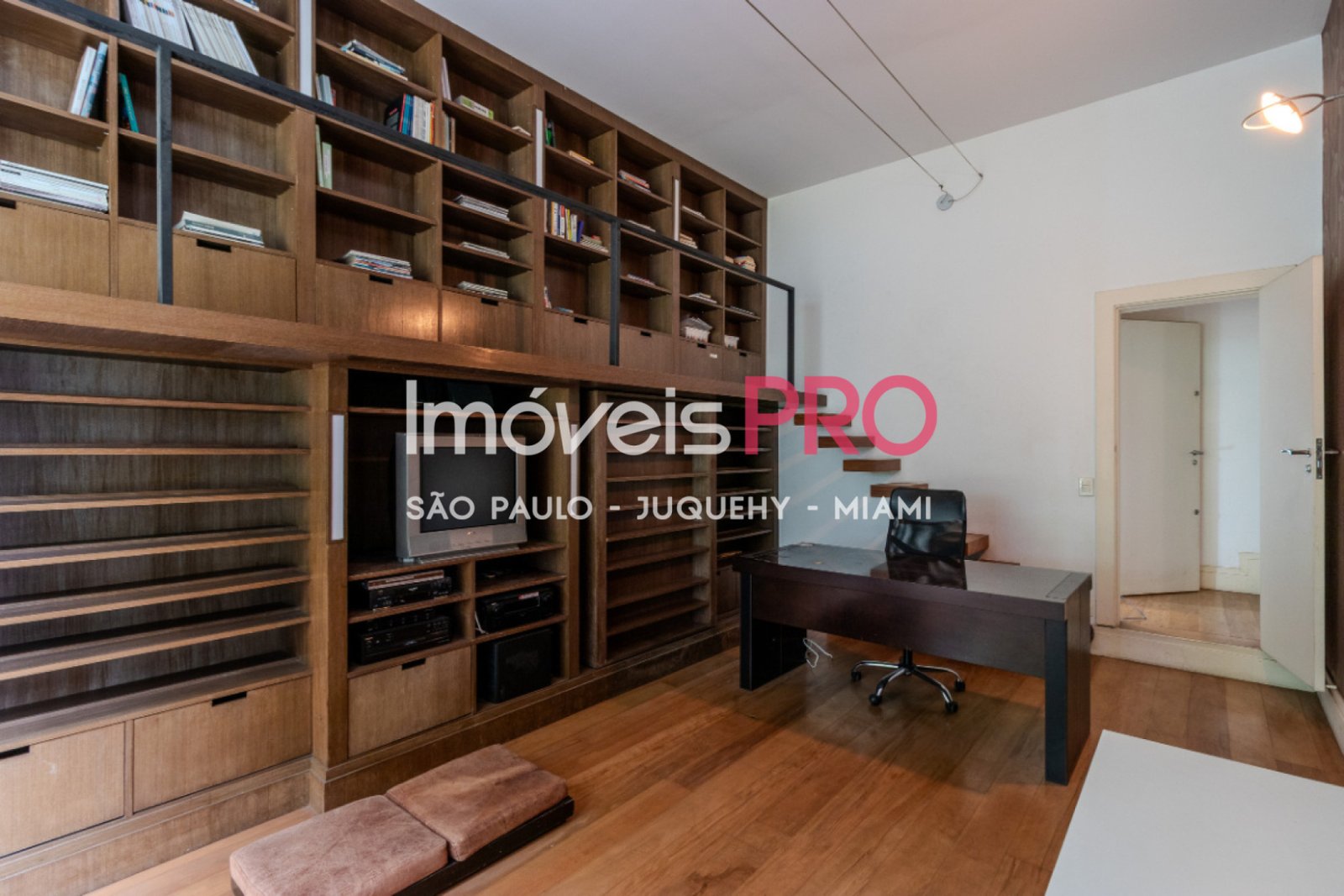 Foto :: https://assets.imoveispro.com.br/thumb/IP40493/casa-venda-chacara-santo-antonio-zona-sul_IP40493_53_1920x1080.jpg?
