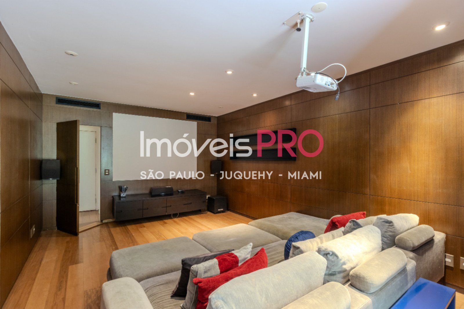 Foto :: IP40493