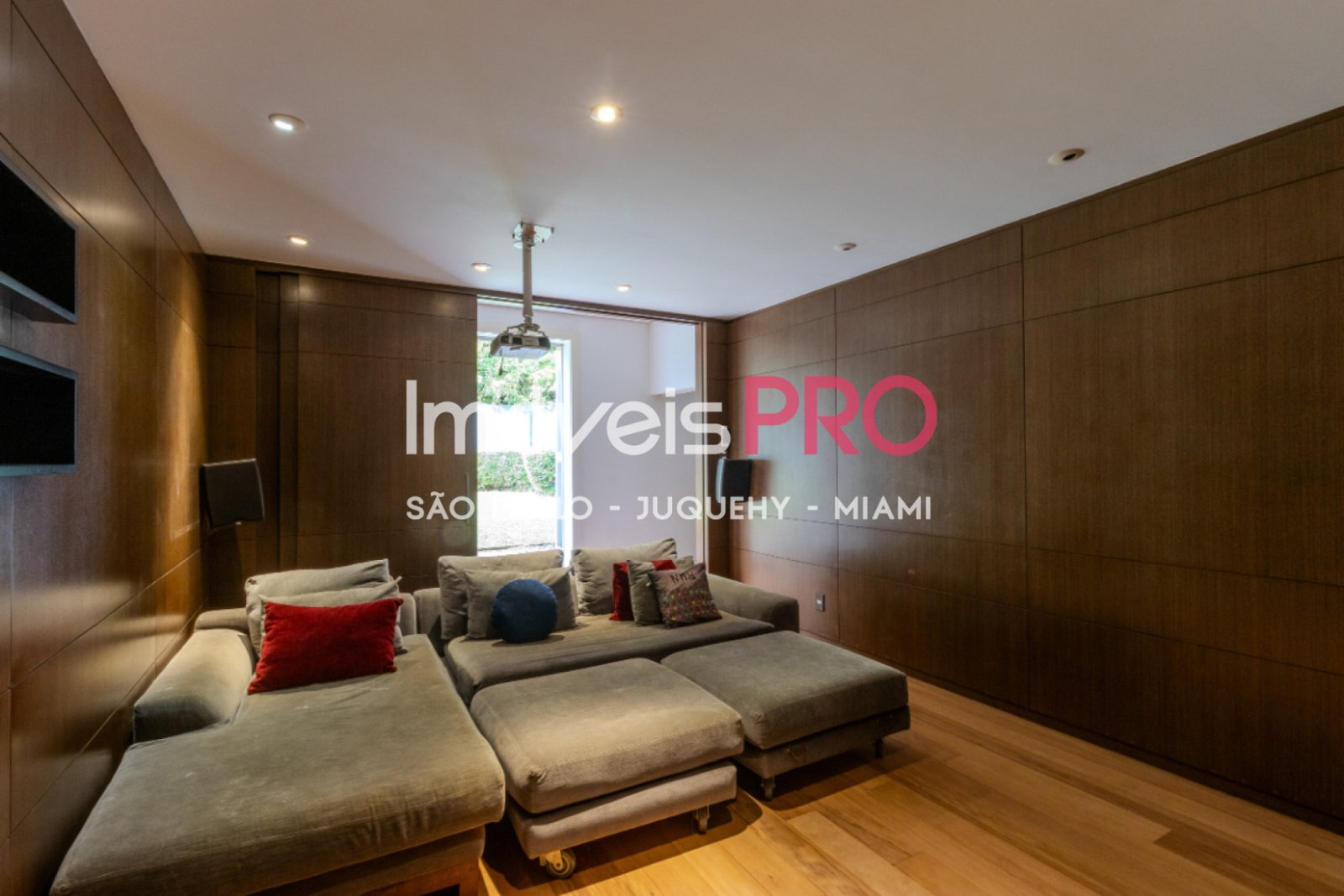 Foto :: IP40493