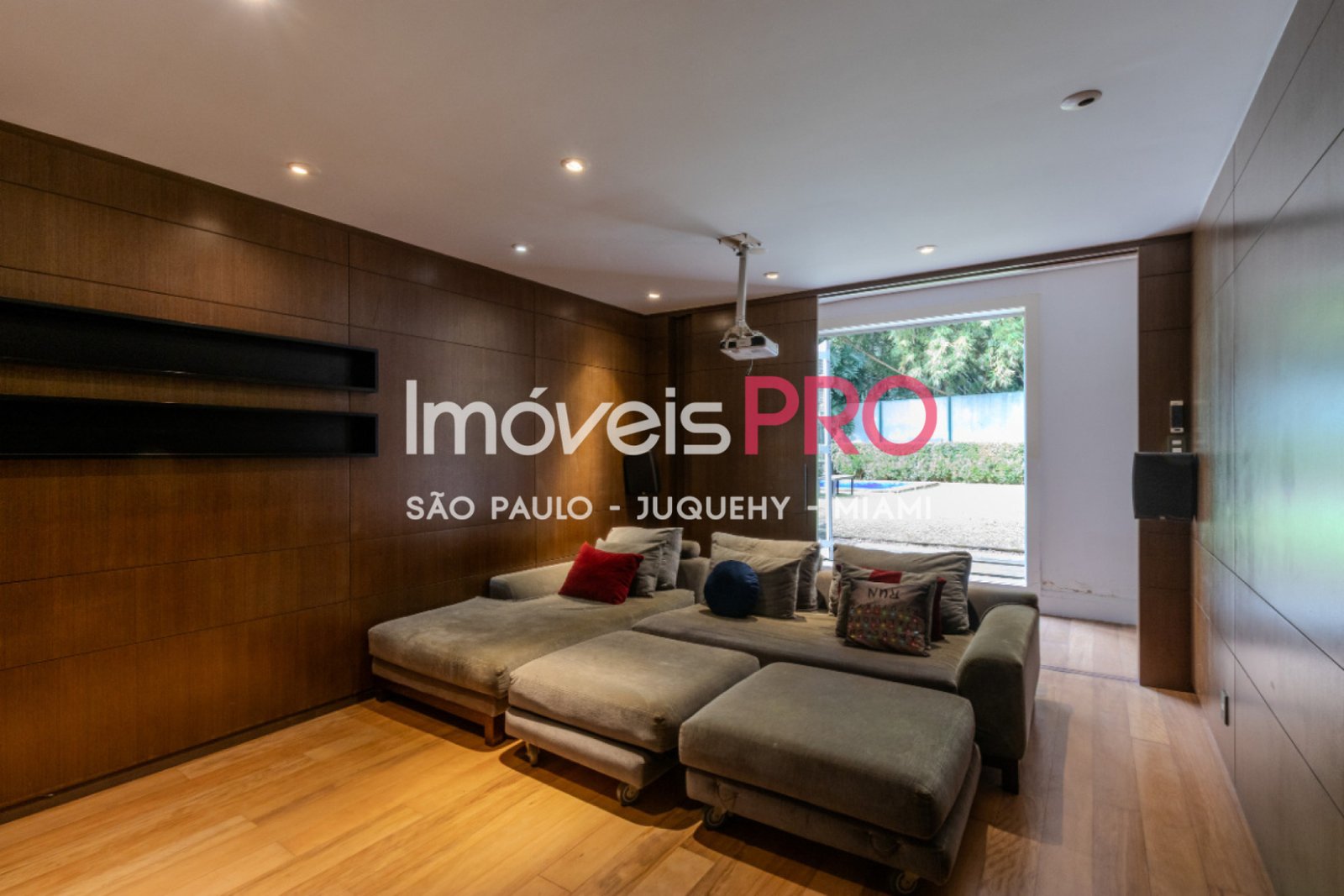 Foto :: IP40493