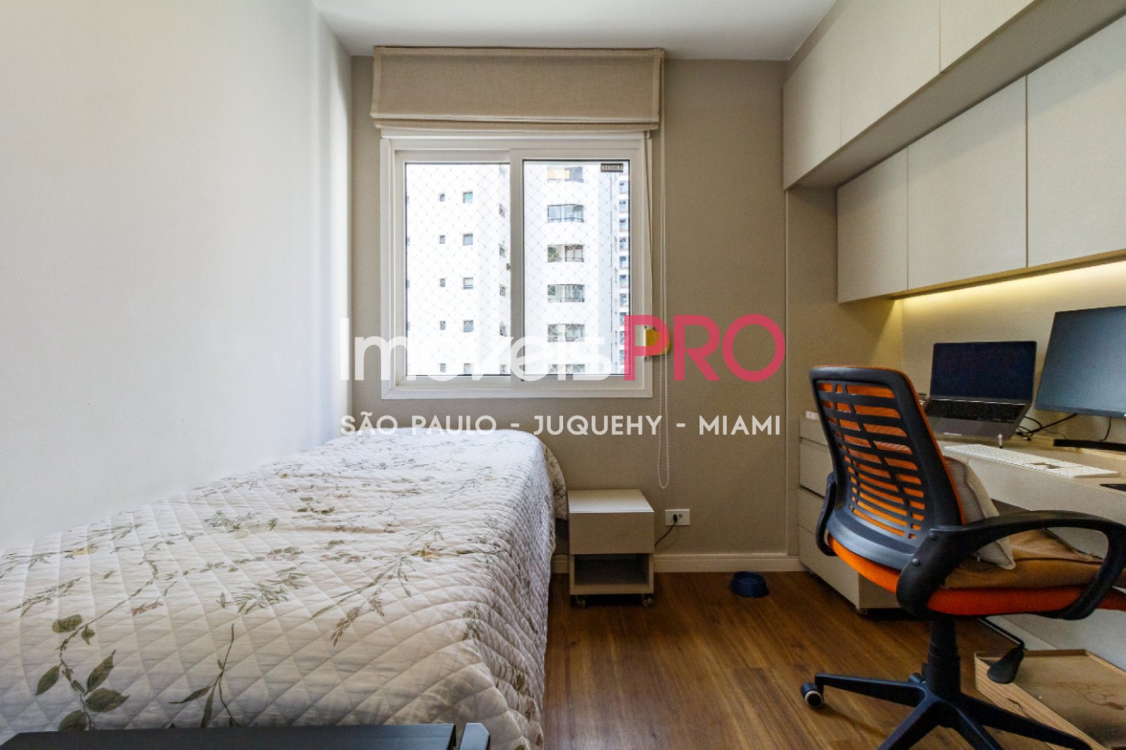 Foto :: IP40494