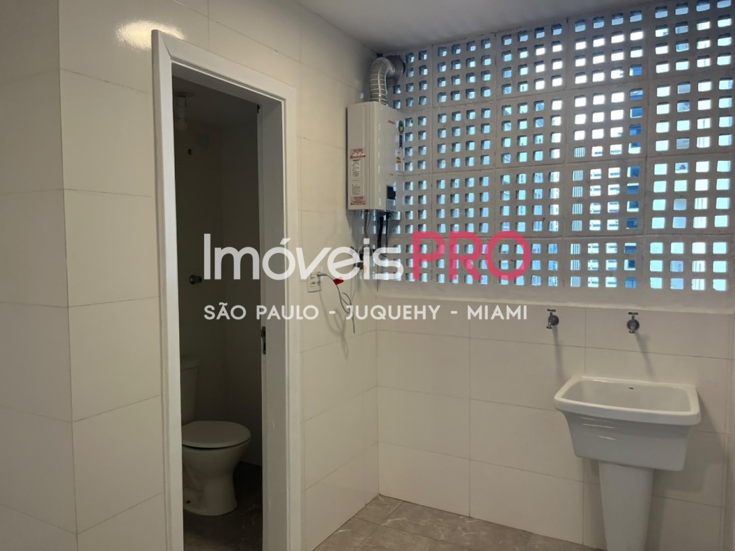 Foto :: IP40496