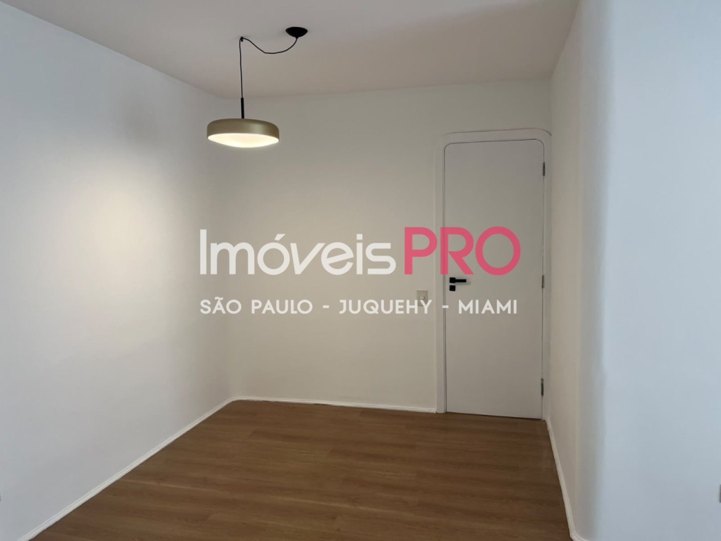 Foto :: IP40496
