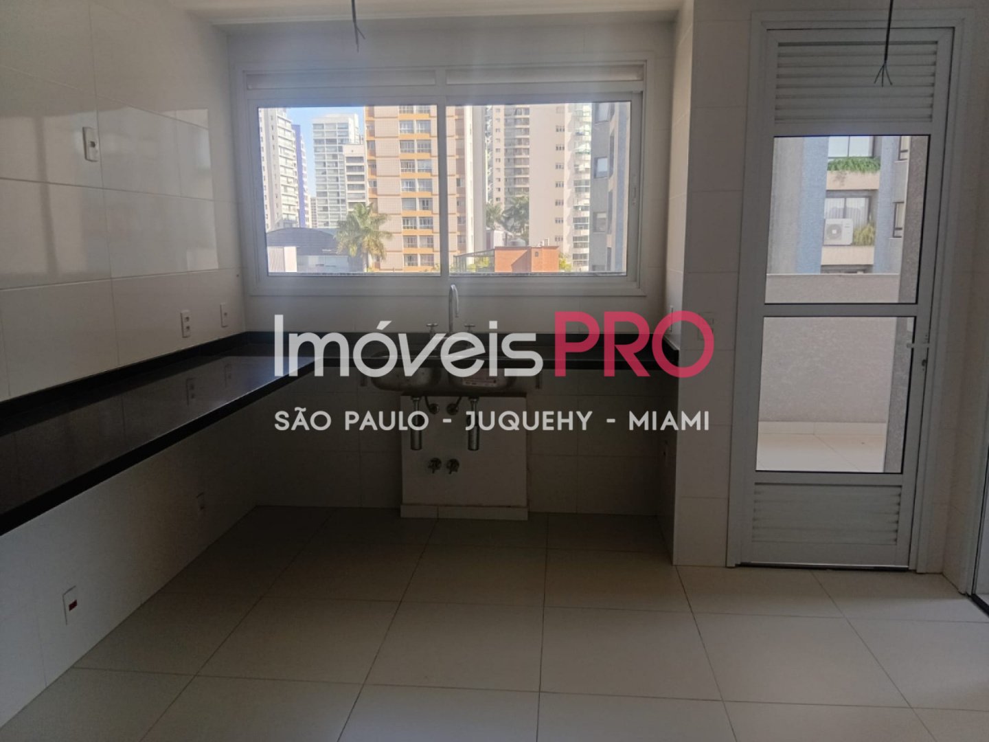 Foto :: IP40498