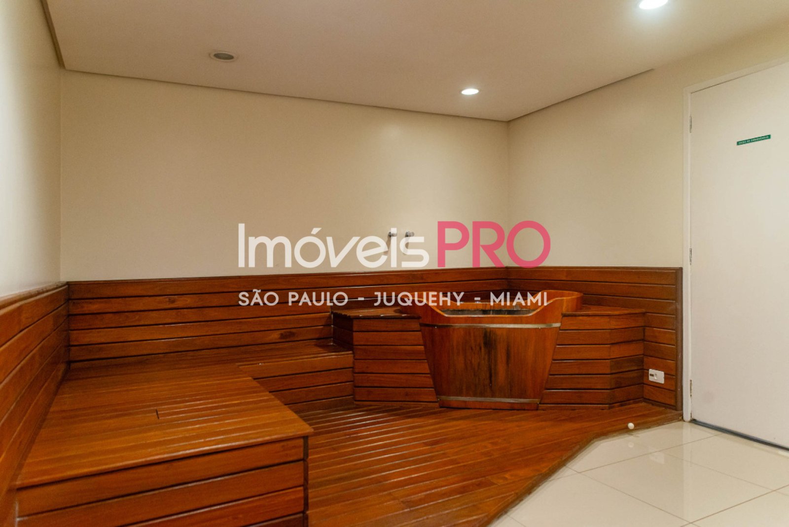 Foto :: IP40499