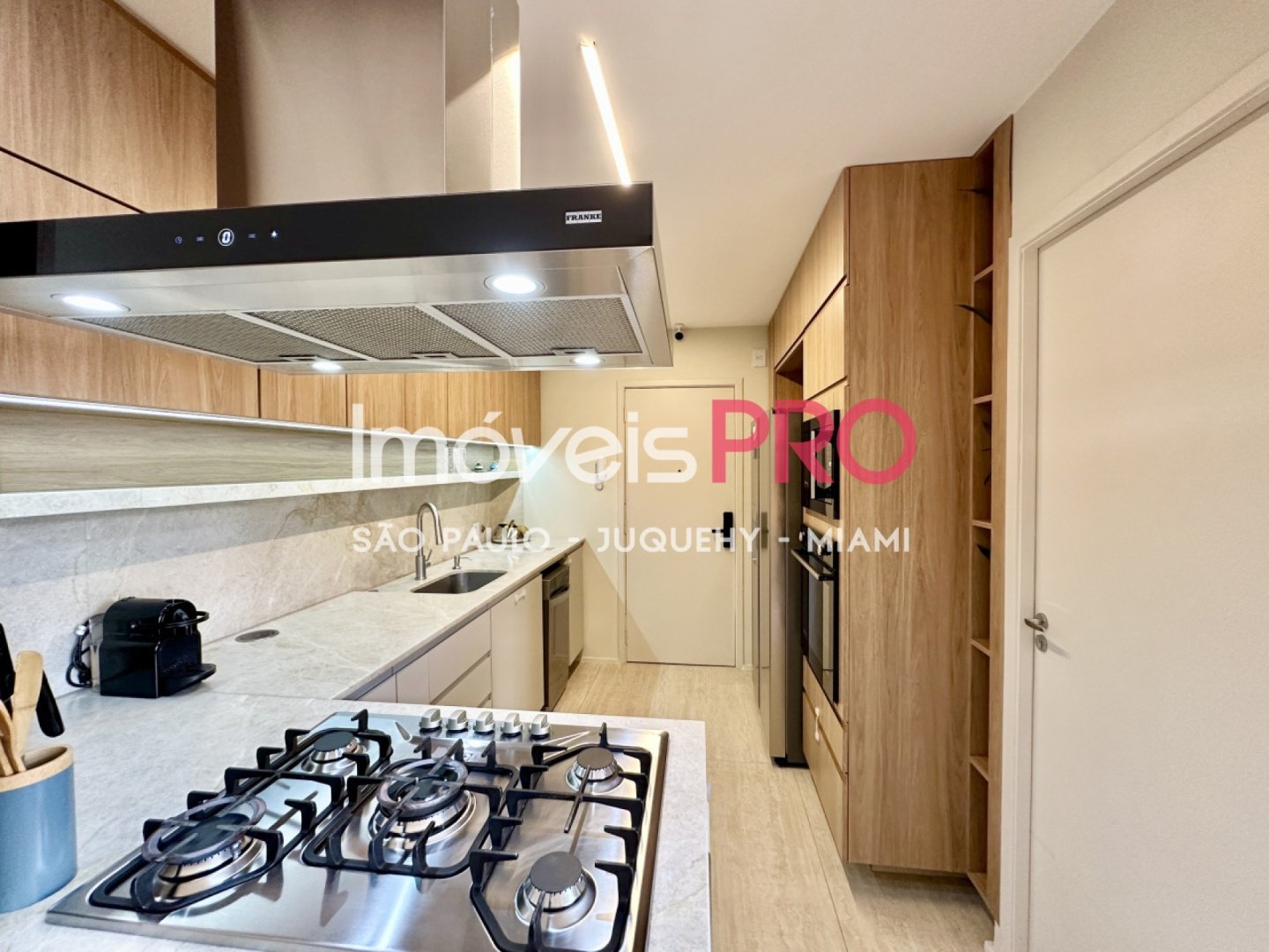 Foto :: https://assets.imoveispro.com.br/thumb/IP40502/apartamento-venda-itaim-bibi_IP40502_17_1920x1080.jpg?