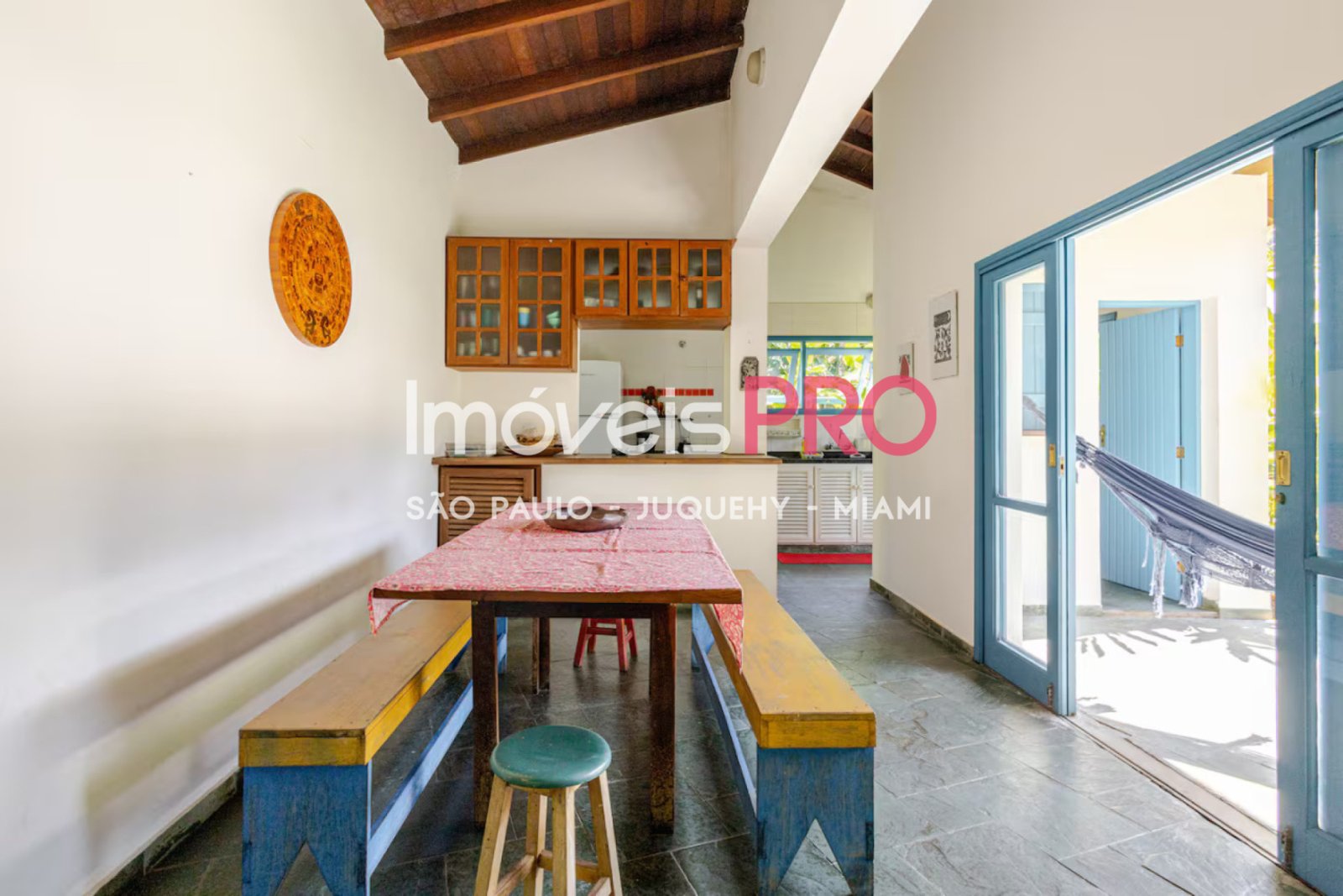 Foto :: https://assets.imoveispro.com.br/thumb/IP40519/sobrado-venda-praia-de-juquehy_IP40519_11_1920x1080.jpg?