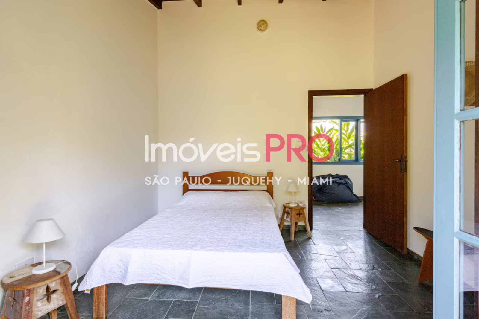 Foto :: https://assets.imoveispro.com.br/thumb/IP40519/sobrado-venda-praia-de-juquehy_IP40519_17_1920x1080.jpg?