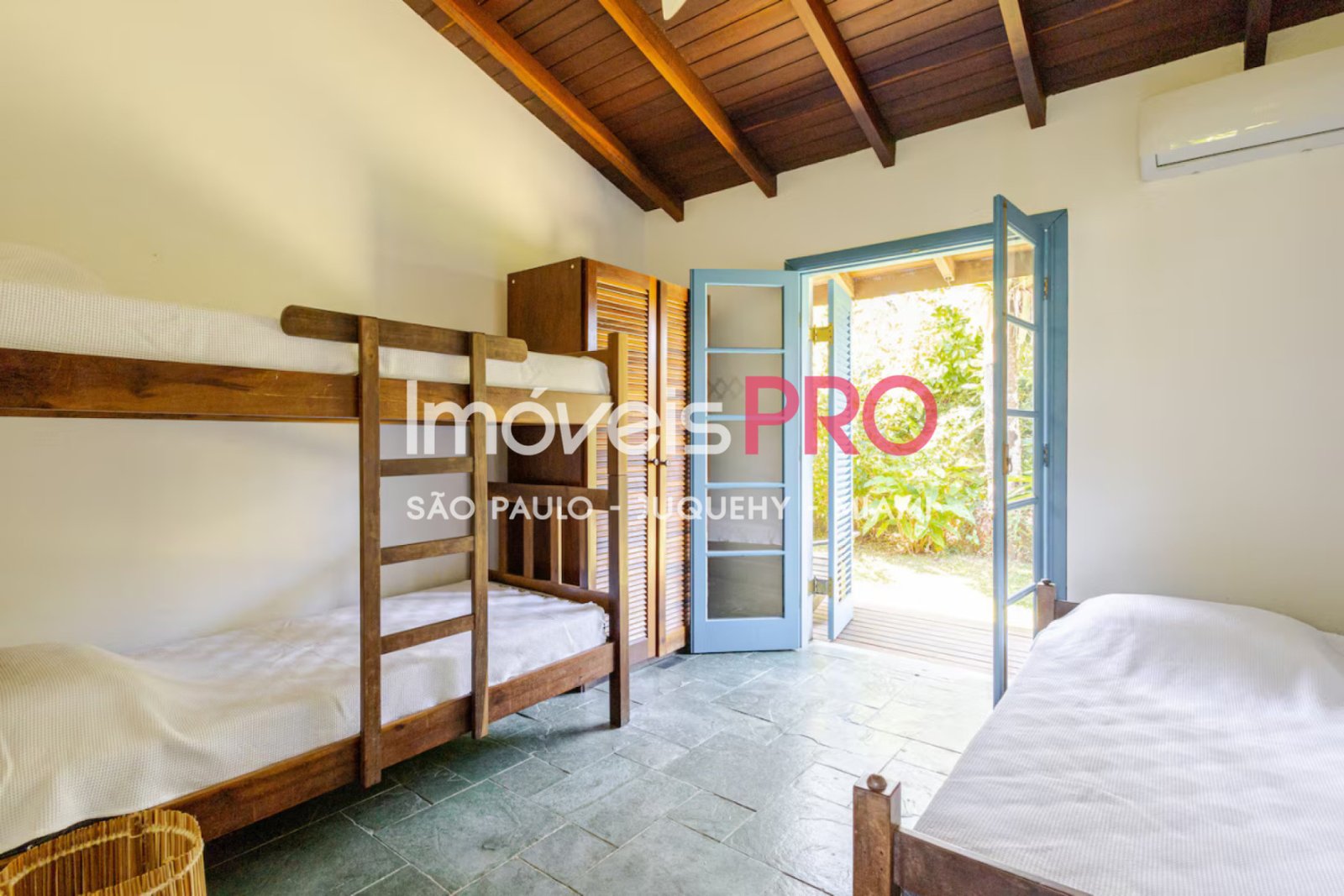 Foto :: https://assets.imoveispro.com.br/thumb/IP40519/sobrado-venda-praia-de-juquehy_IP40519_23_1920x1080.jpg?