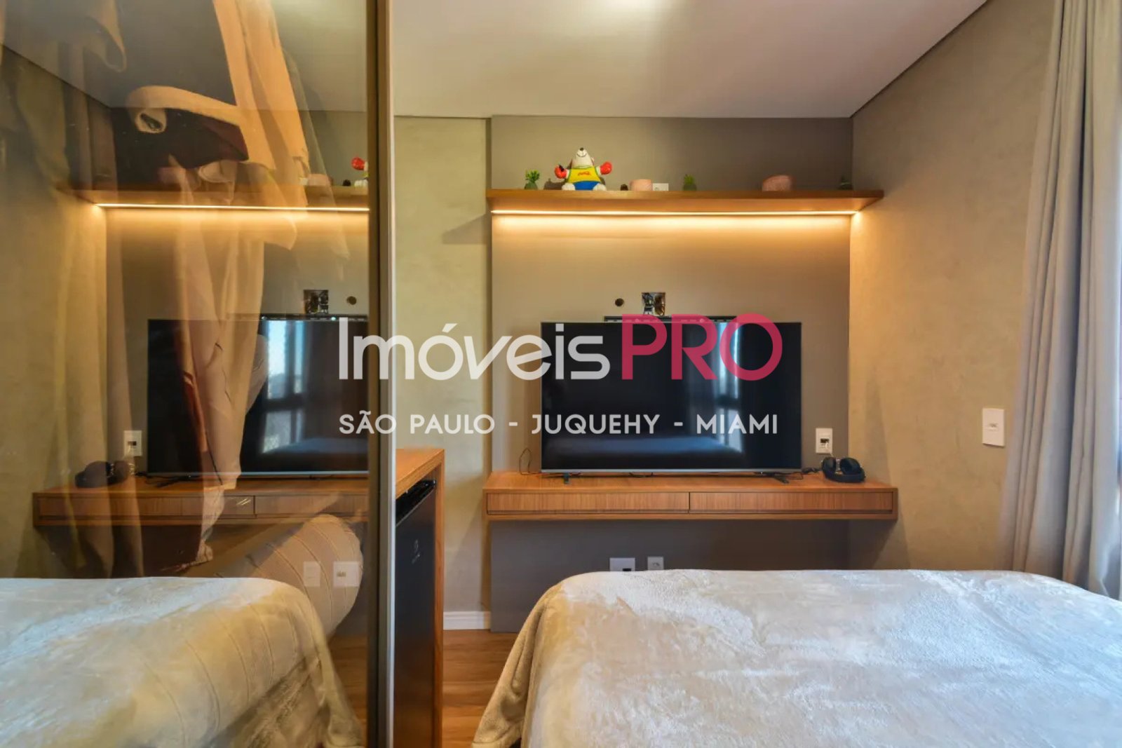 Foto :: IP40532