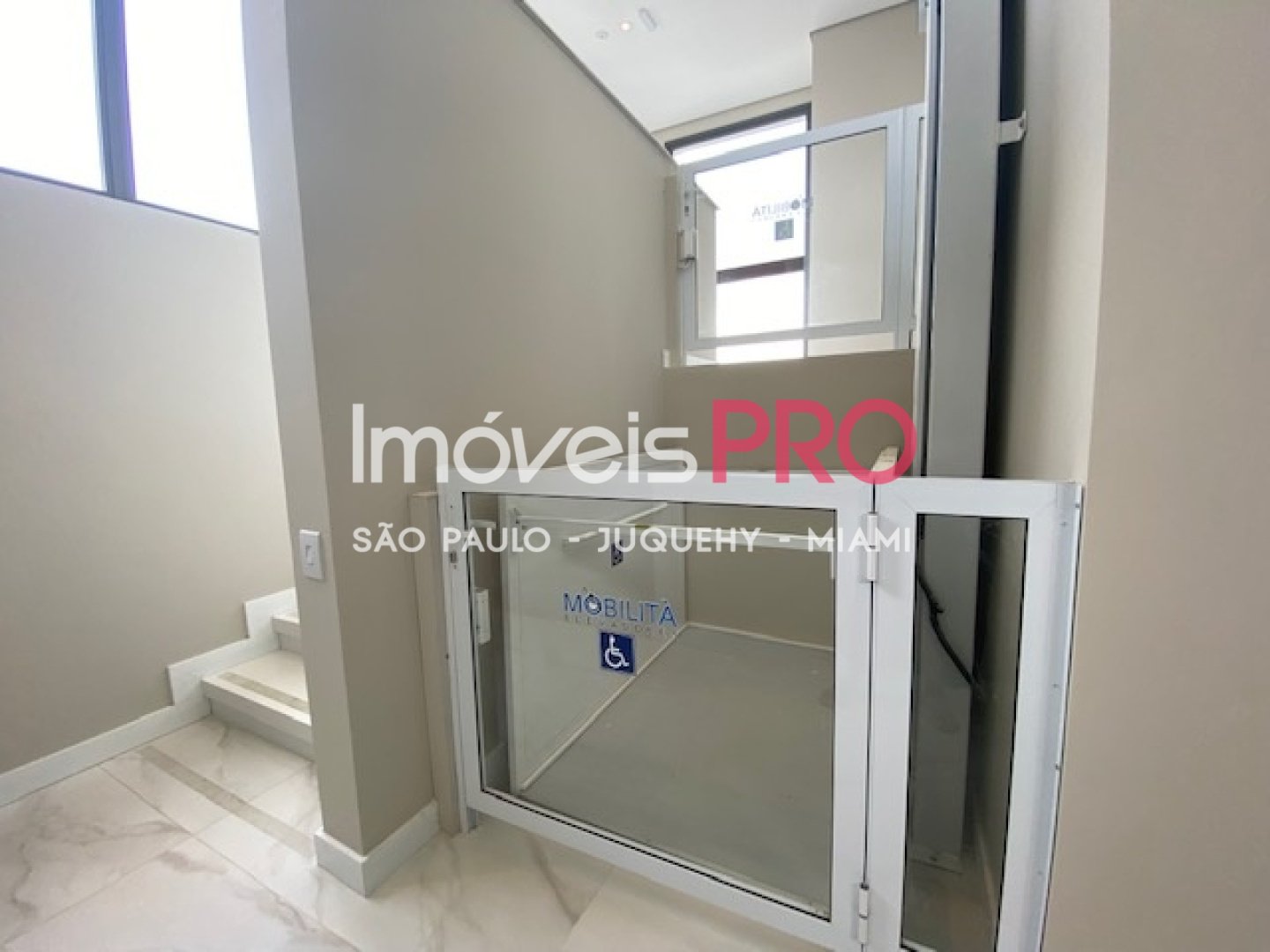 Foto :: IP40546