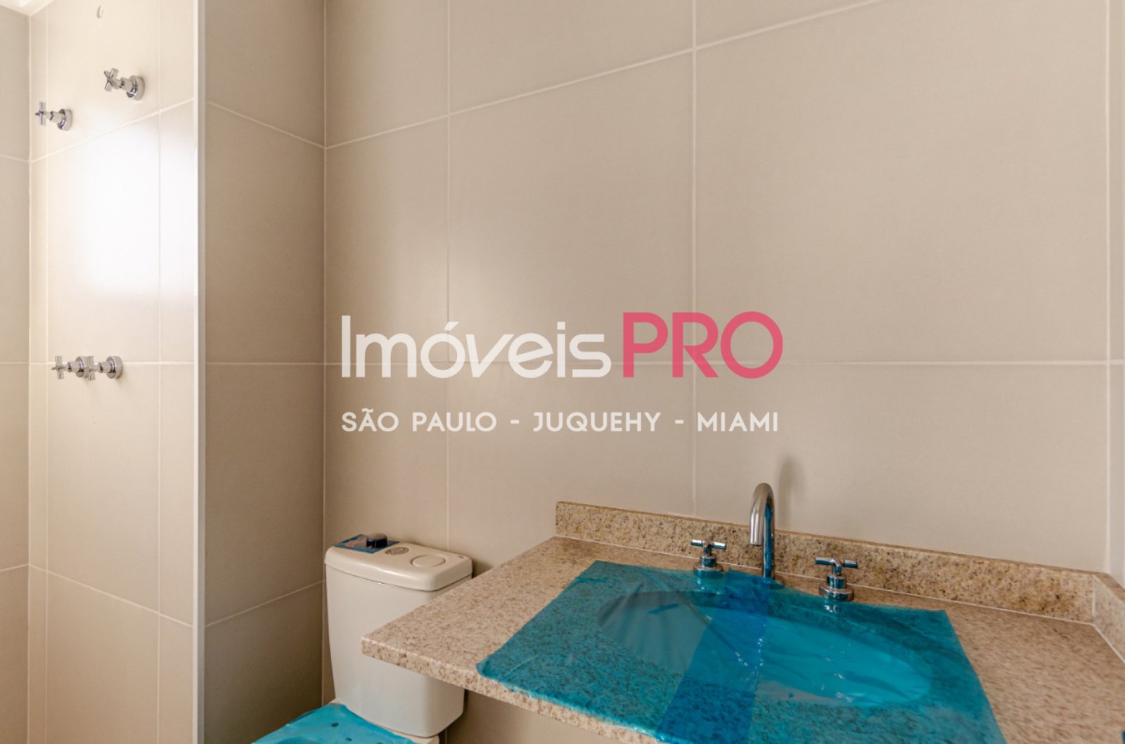 Foto :: IP40563