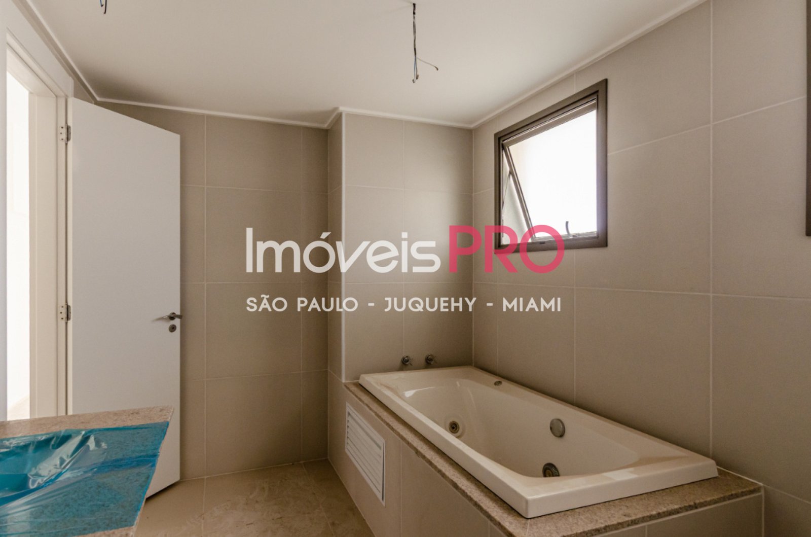 Foto :: IP40563
