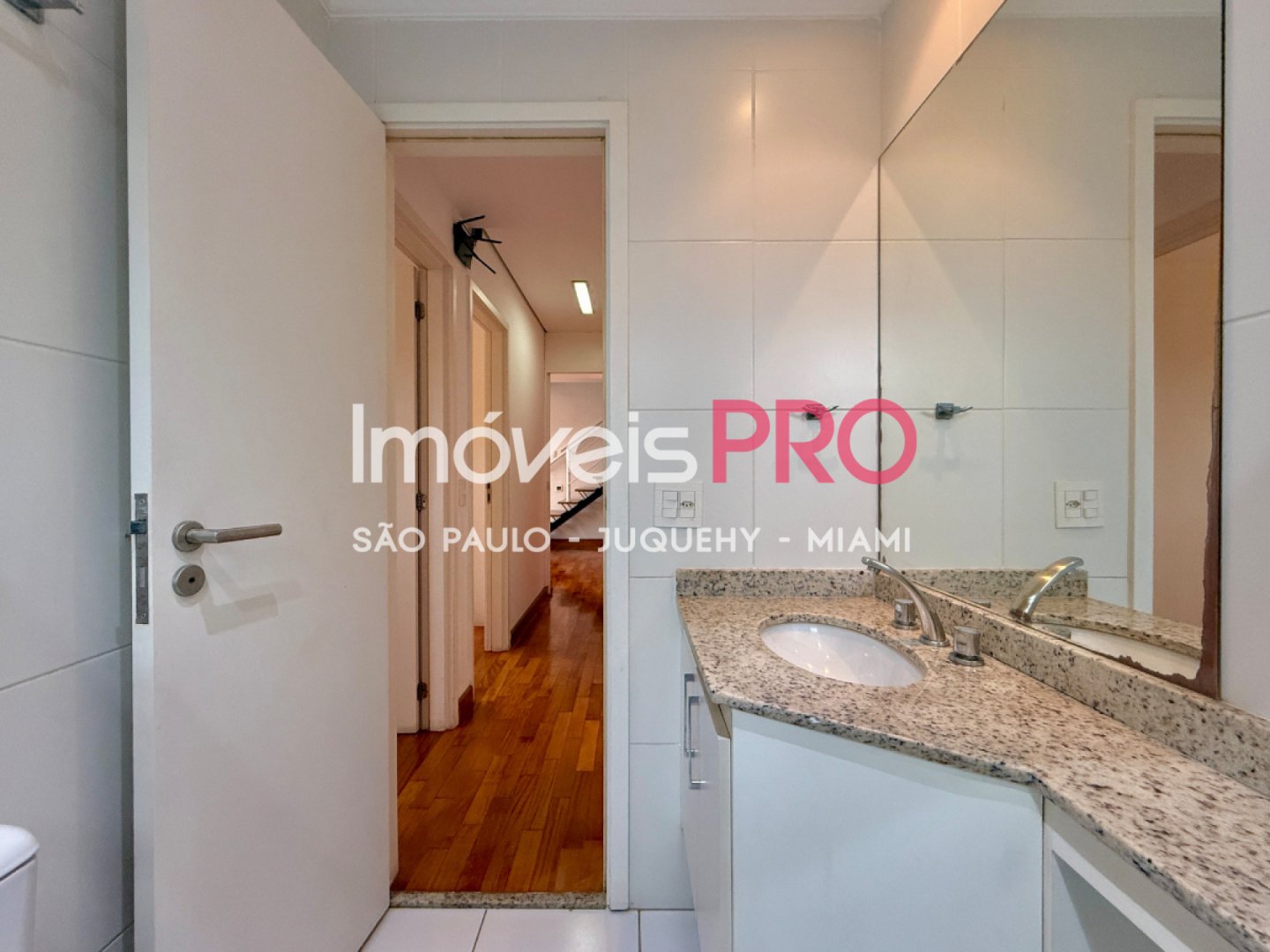 Foto :: https://assets.imoveispro.com.br/thumb/IP40565/cobertura-venda-campo-belo_IP40565_35_1920x1080.jpg?