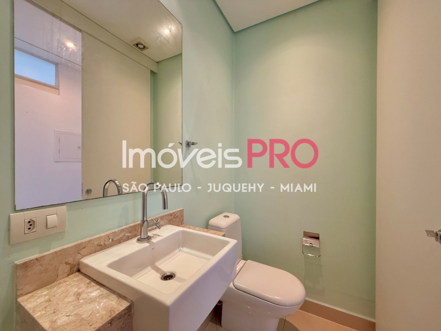 Foto :: IP40565
