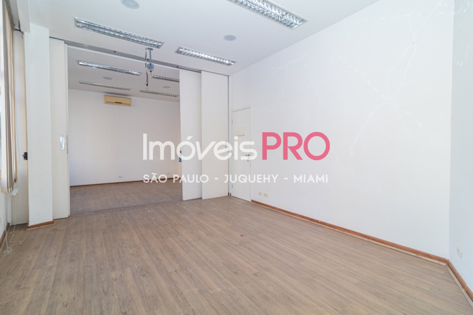 Foto :: IP40573