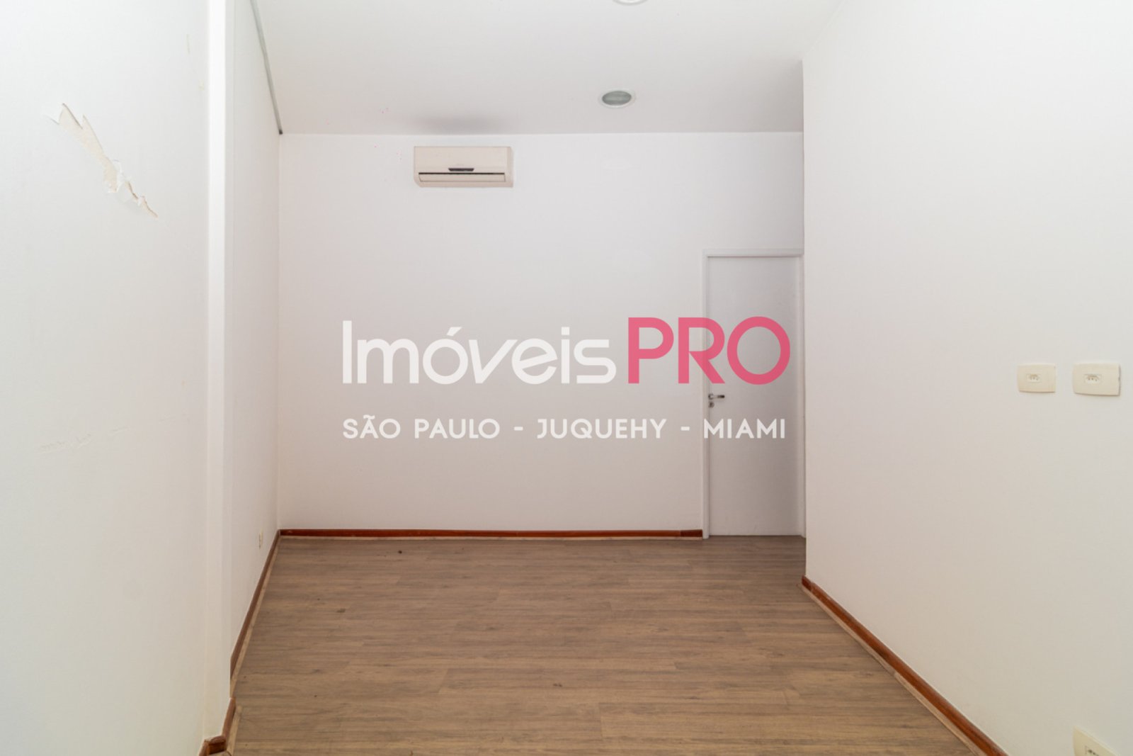 Foto :: IP40573