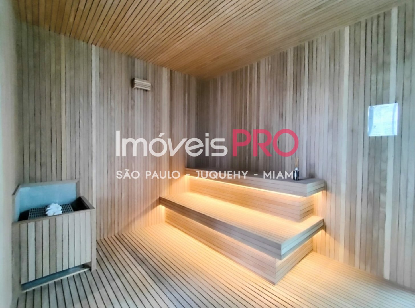 Foto :: IP40575