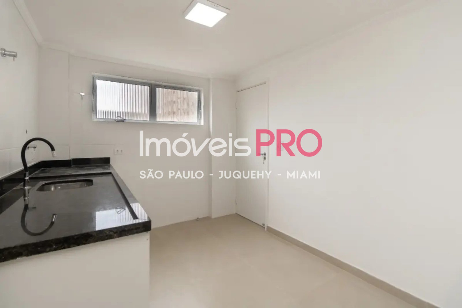 Foto :: IP40582