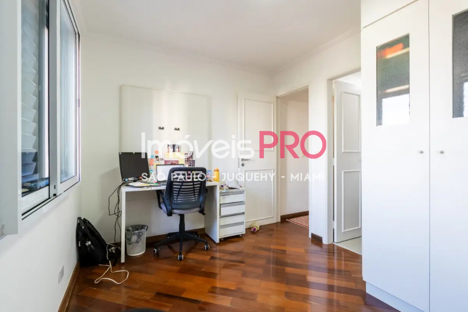 Foto :: https://assets.imoveispro.com.br/thumb/IP40585/apartamento-venda-moema_IP40585_29_1920x1080.jpg?