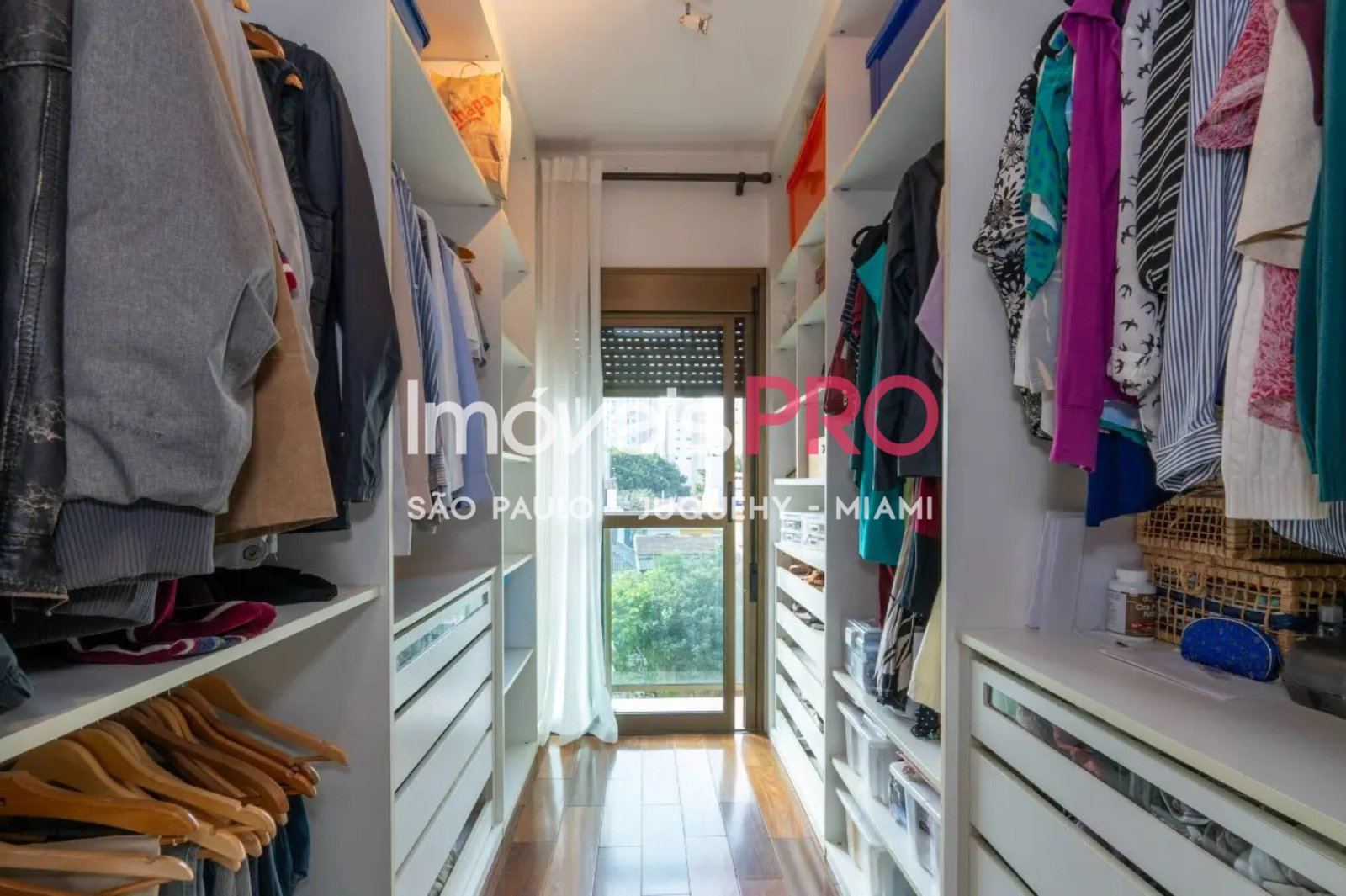 Foto :: IP40586