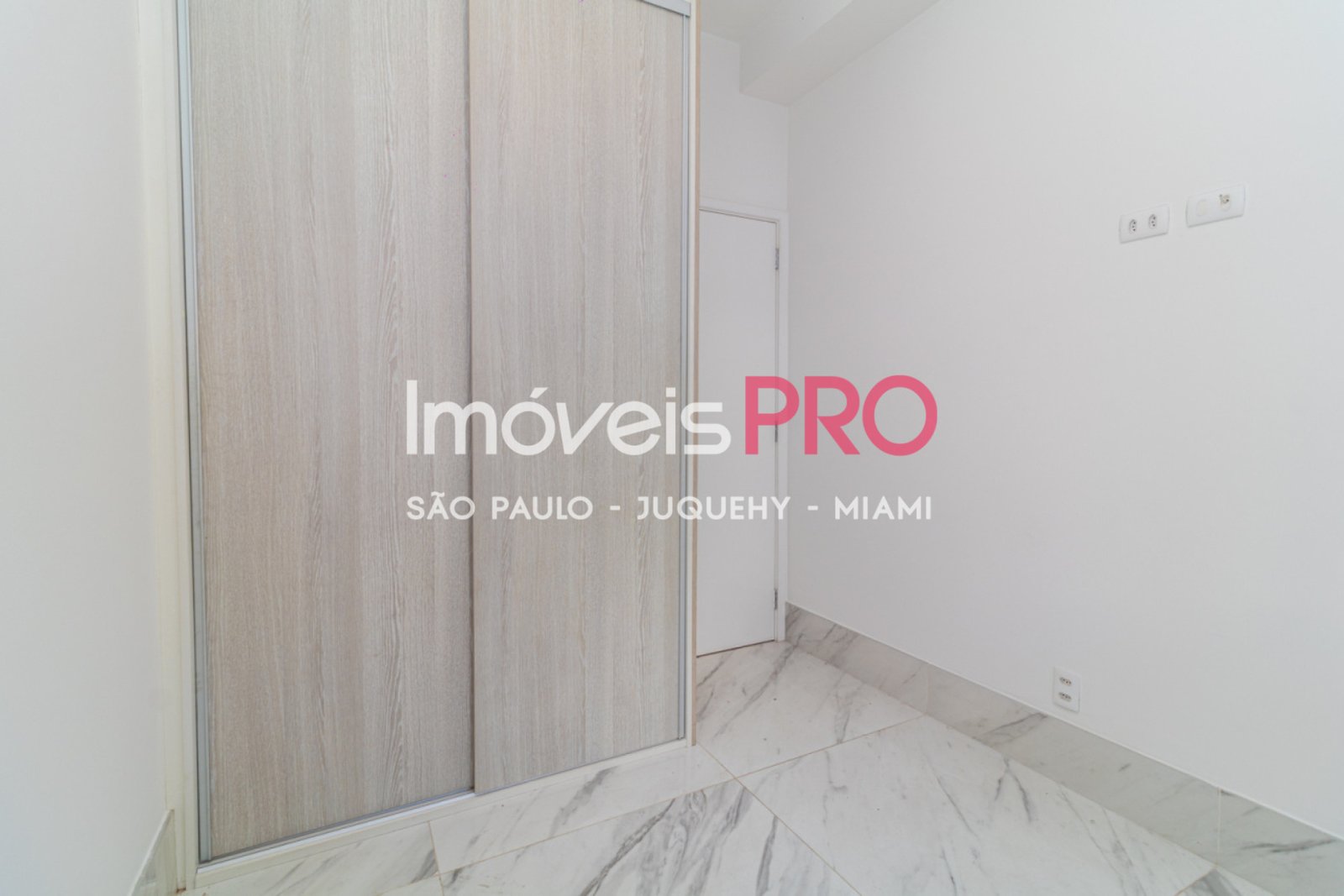 Foto :: IP40599