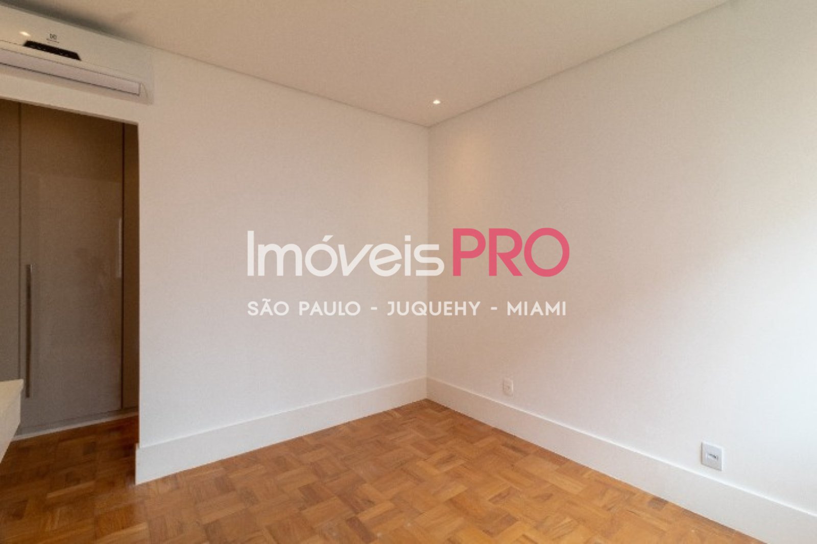 Foto :: https://assets.imoveispro.com.br/thumb/IP4061/apartamento-venda-itaim-bibi_IP4061_11_1920x1080.jpg?