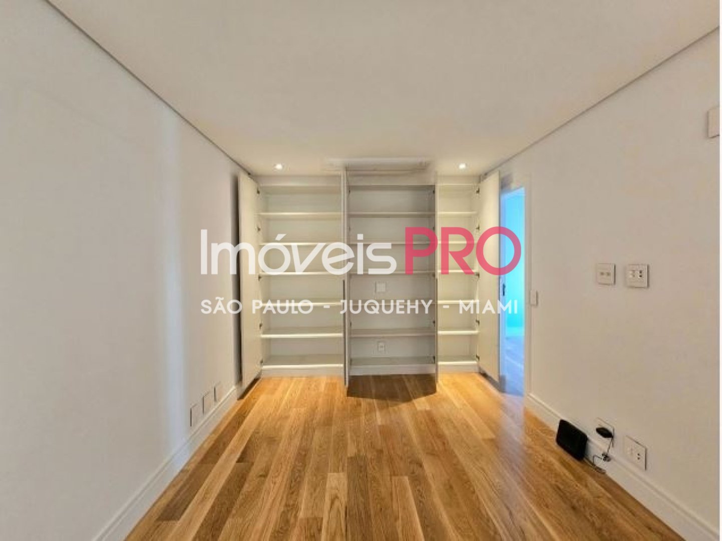 Foto :: https://assets.imoveispro.com.br/thumb/IP40624/apartamento-venda-campo-belo_IP40624_17_1920x1080.jpg?