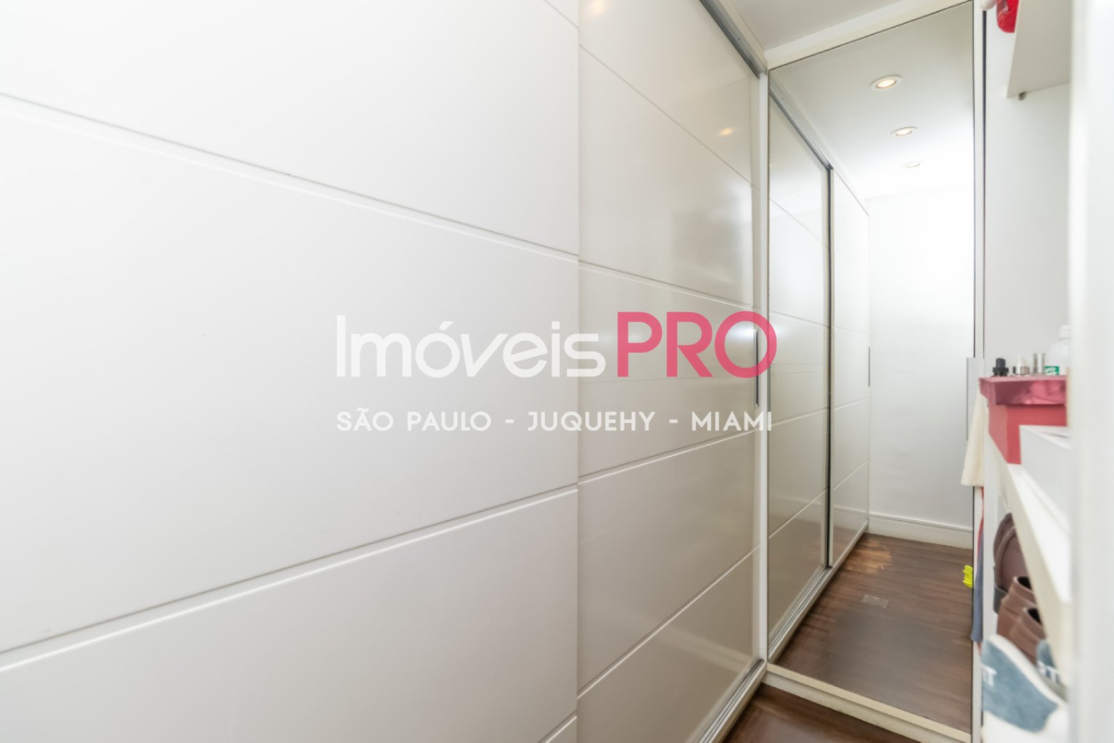Foto :: https://assets.imoveispro.com.br/thumb/IP40629/apartamento-venda-vila-mariana_IP40629_17_1920x1080.jpg?