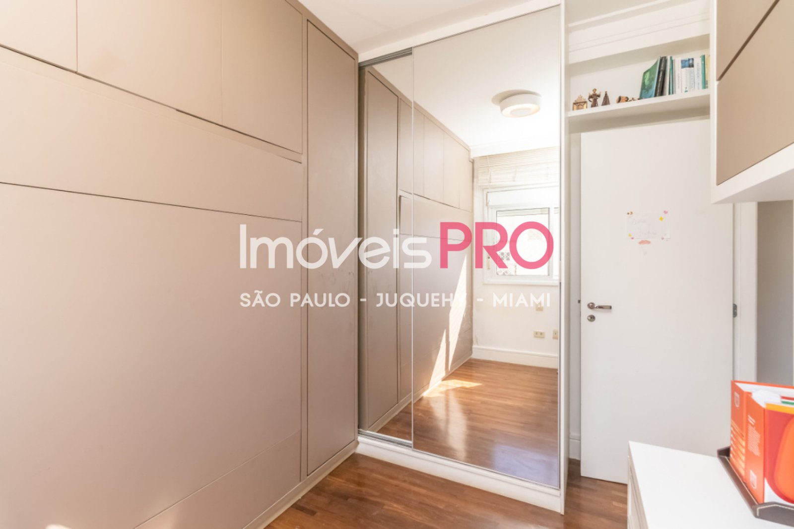 Foto :: https://assets.imoveispro.com.br/thumb/IP40629/apartamento-venda-vila-mariana_IP40629_23_1920x1080.jpg?