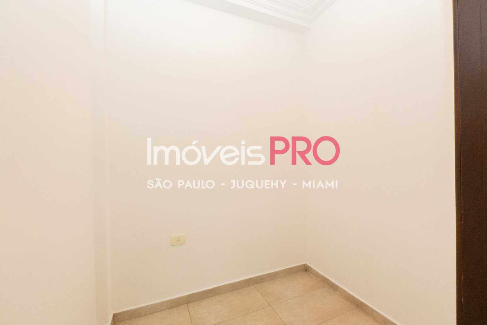 Foto :: https://assets.imoveispro.com.br/thumb/IP40632/casa-de-vila-venda-indianopolis_IP40632_17_1920x1080.jpg?