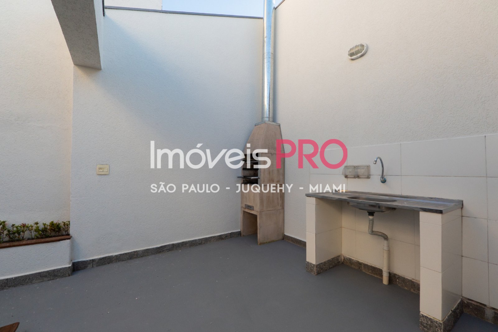 Foto :: https://assets.imoveispro.com.br/thumb/IP40632/casa-de-vila-venda-indianopolis_IP40632_23_1920x1080.jpg?