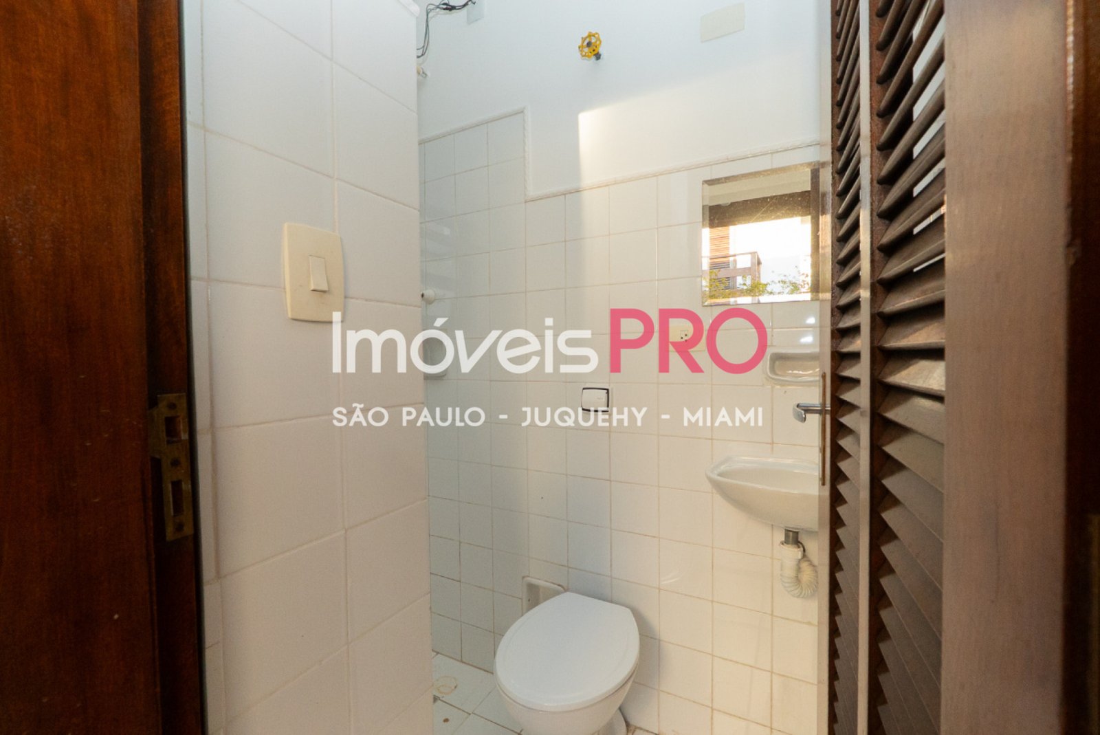 Foto :: https://assets.imoveispro.com.br/thumb/IP40632/casa-de-vila-venda-indianopolis_IP40632_29_1920x1080.jpg?